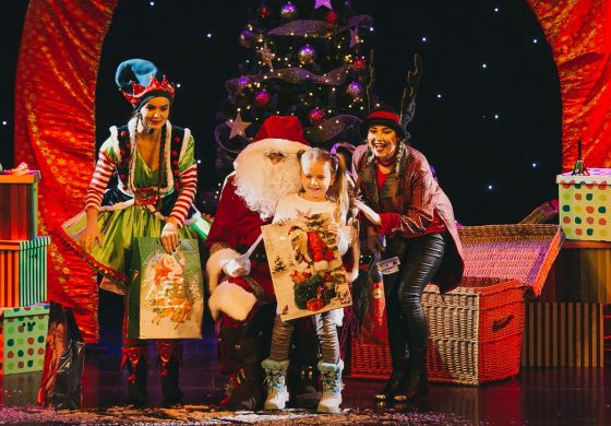 Mikołajkowy spektakl „Świąteczne śledztwo” w Teatrze Małym