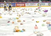Hokej: Misie pojadą do domów dziecka. VIII edycja akcji Teddy Bear Toss [WIDEO]