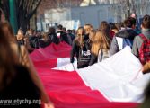 Uczniowie szkół przemaszerowali ze 100-metrową flagą [FOTO]