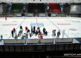 Hokej: Mistrzowie wrócili do domu