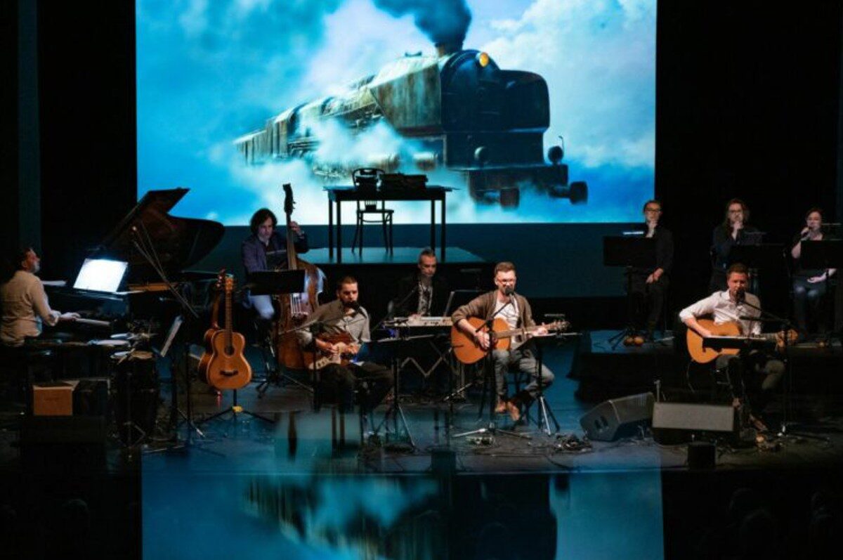 Projekcja spektaklu muzycznego „Edward Stachura. Między mną, a mgłą” w Teatrze Małym
